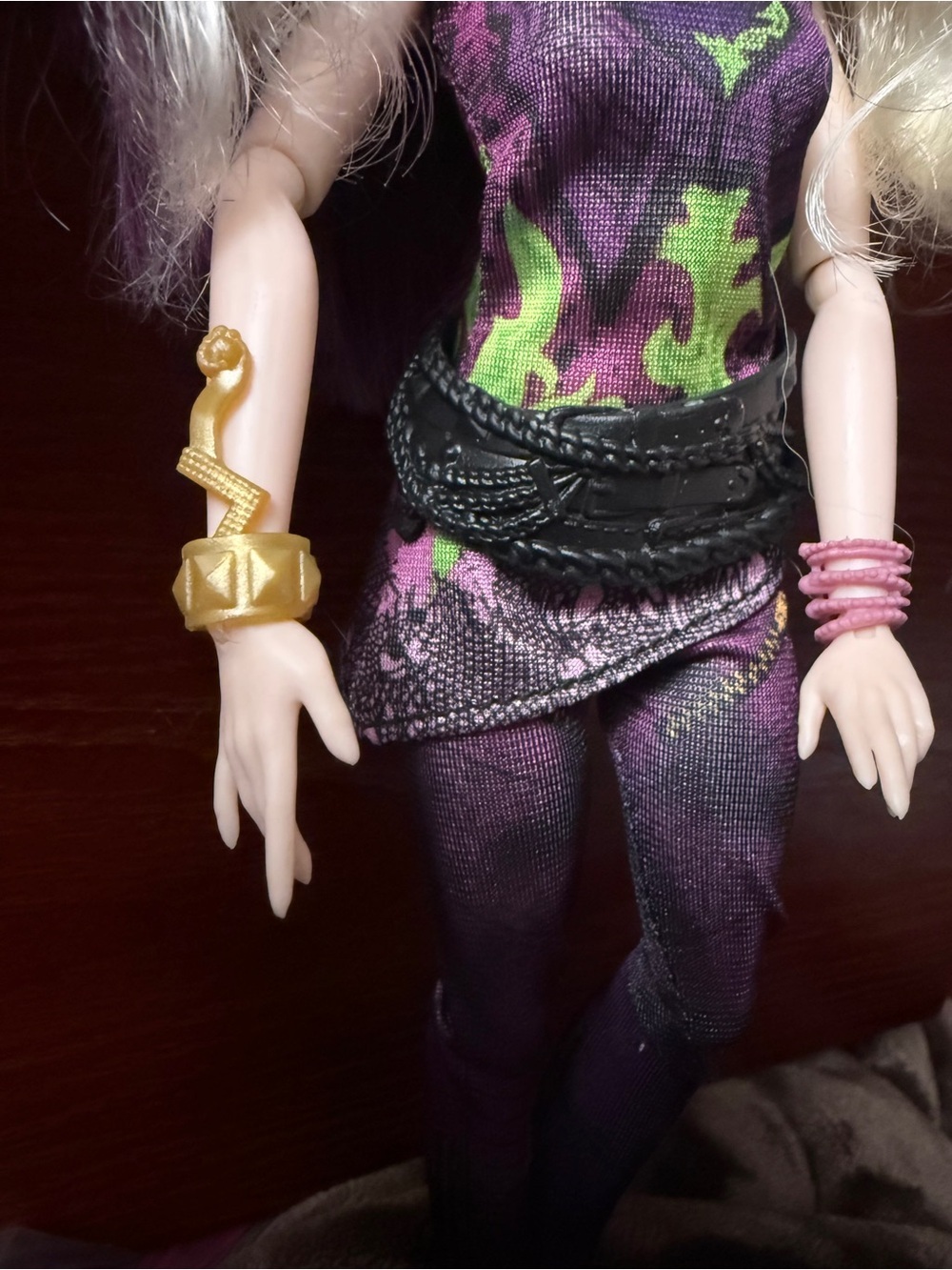 Descendants 2 Mal Fashion Doll Hasbro Blonde and Purple Hair - Picture 5 of 11